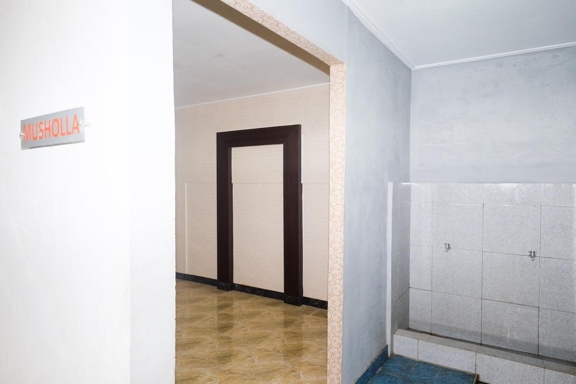Urbanview Hotel Dj Inn Tegal Bagian luar foto