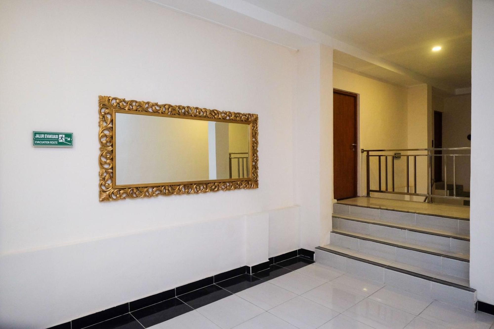 Urbanview Hotel Dj Inn Tegal Bagian luar foto