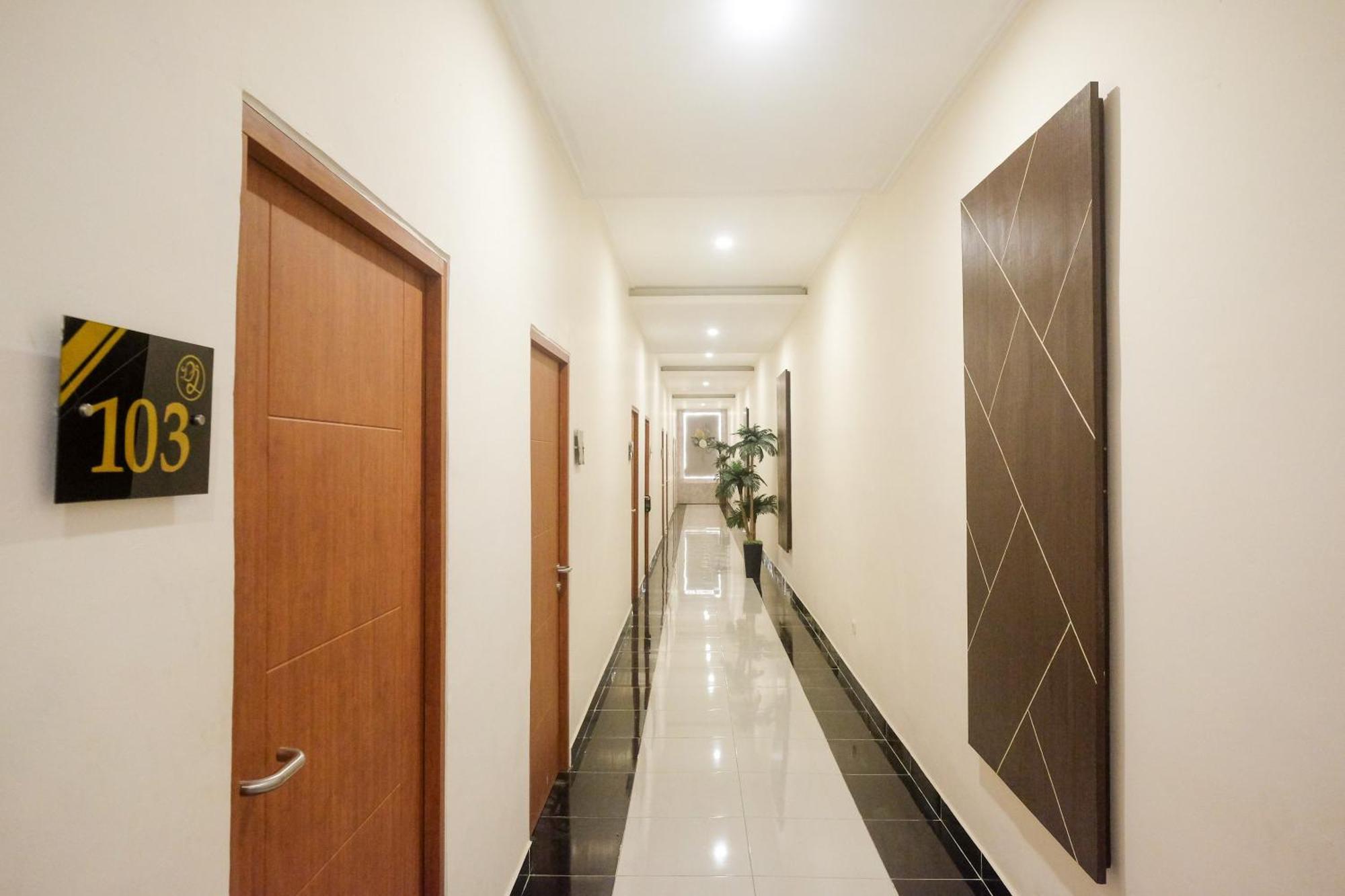Urbanview Hotel Dj Inn Tegal Bagian luar foto