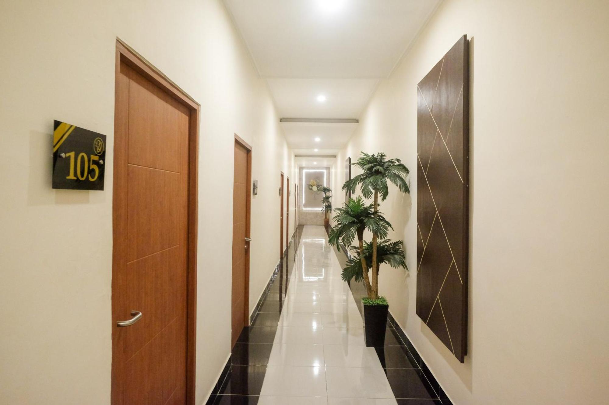 Urbanview Hotel Dj Inn Tegal Bagian luar foto