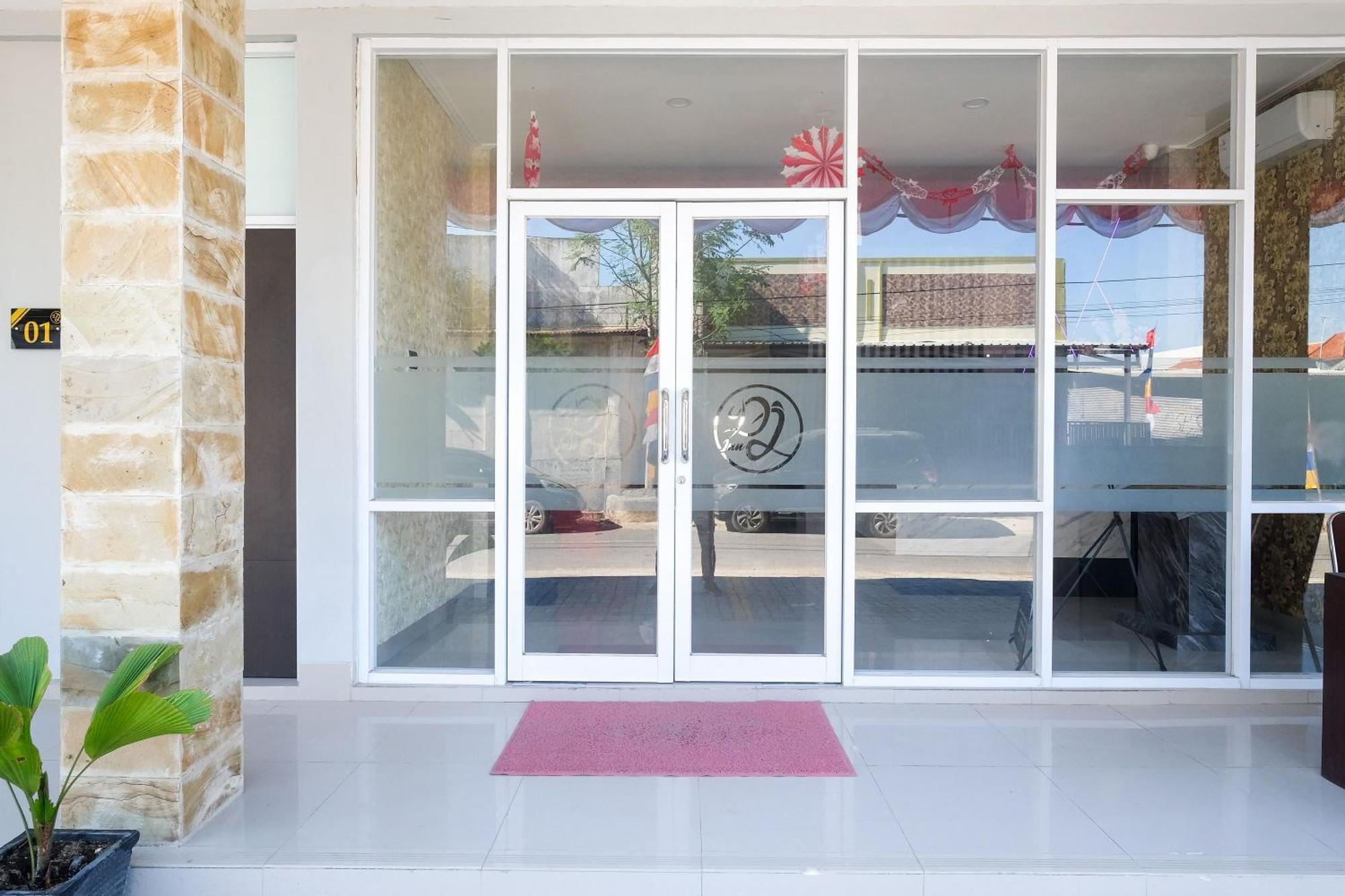 Urbanview Hotel Dj Inn Tegal Bagian luar foto