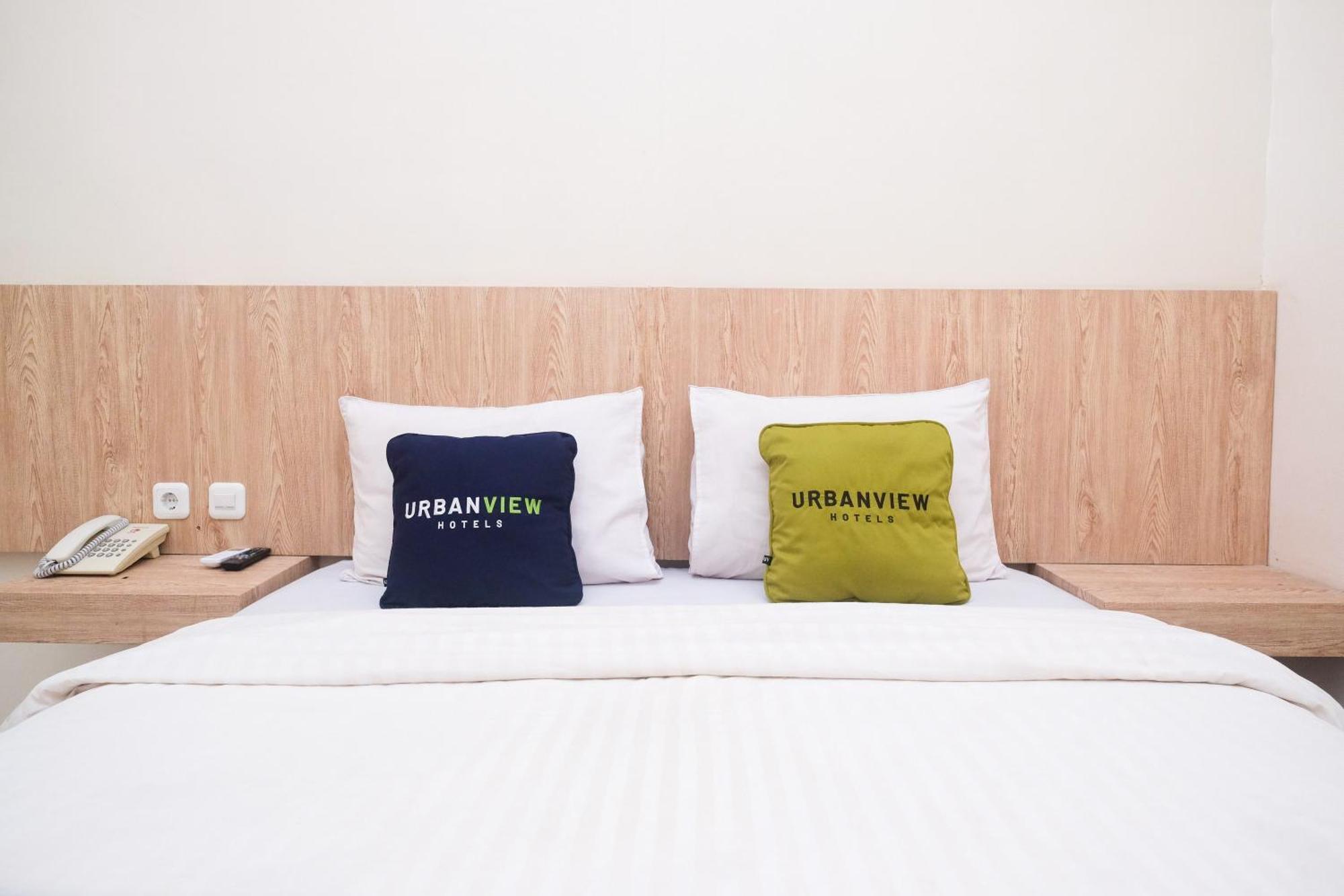 Urbanview Hotel Dj Inn Tegal Bagian luar foto