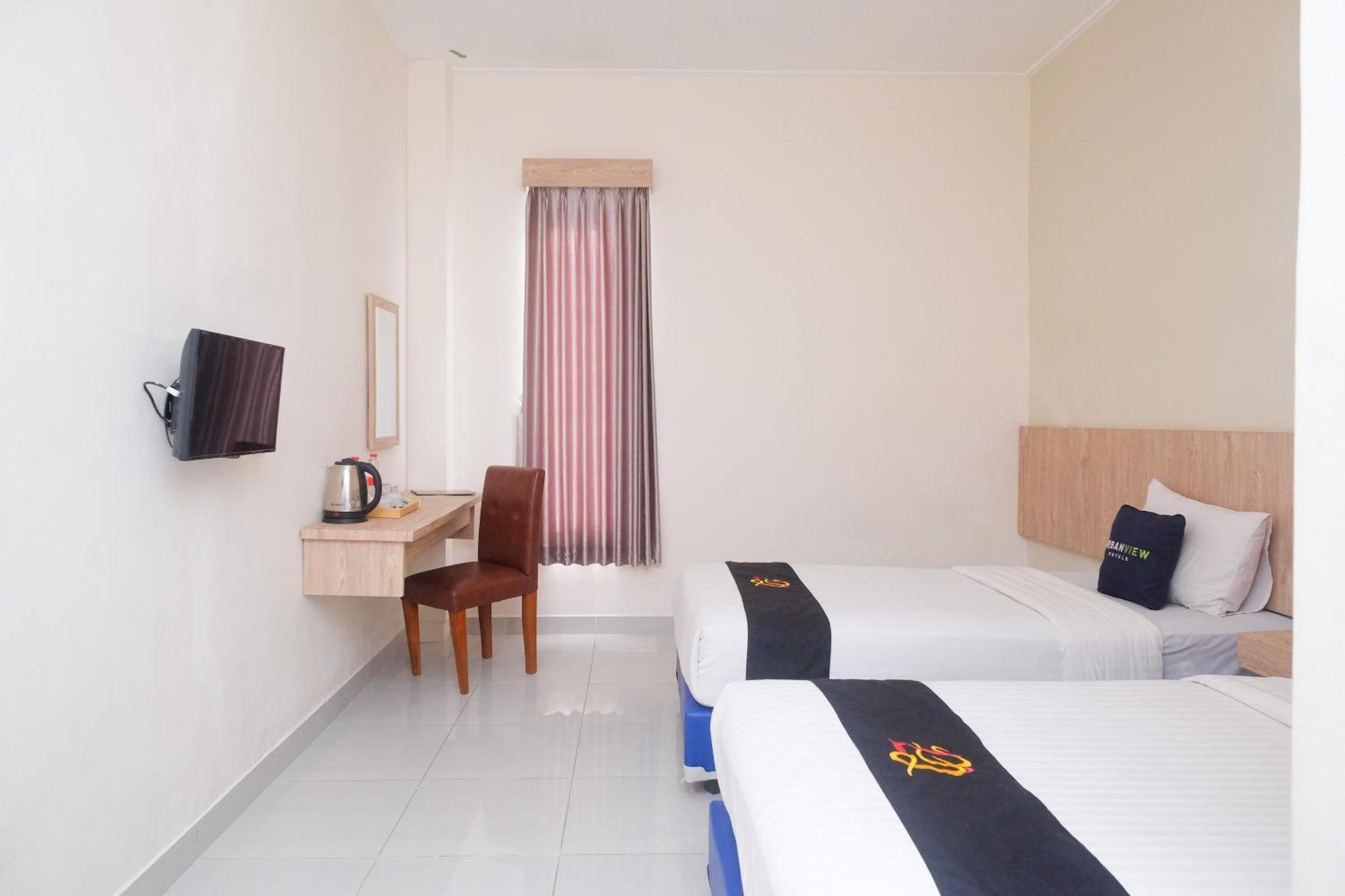 Urbanview Hotel Dj Inn Tegal Bagian luar foto