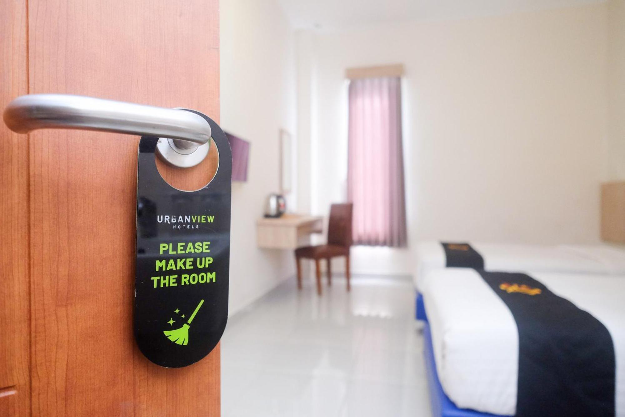 Urbanview Hotel Dj Inn Tegal Bagian luar foto