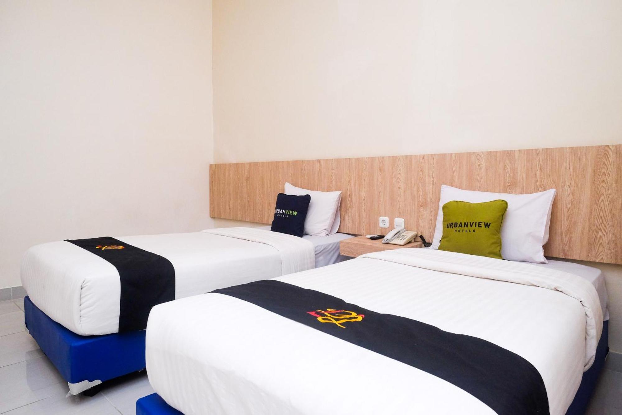 Urbanview Hotel Dj Inn Tegal Bagian luar foto