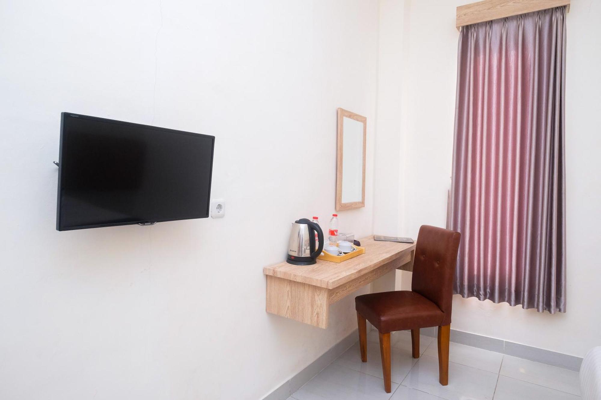 Urbanview Hotel Dj Inn Tegal Bagian luar foto
