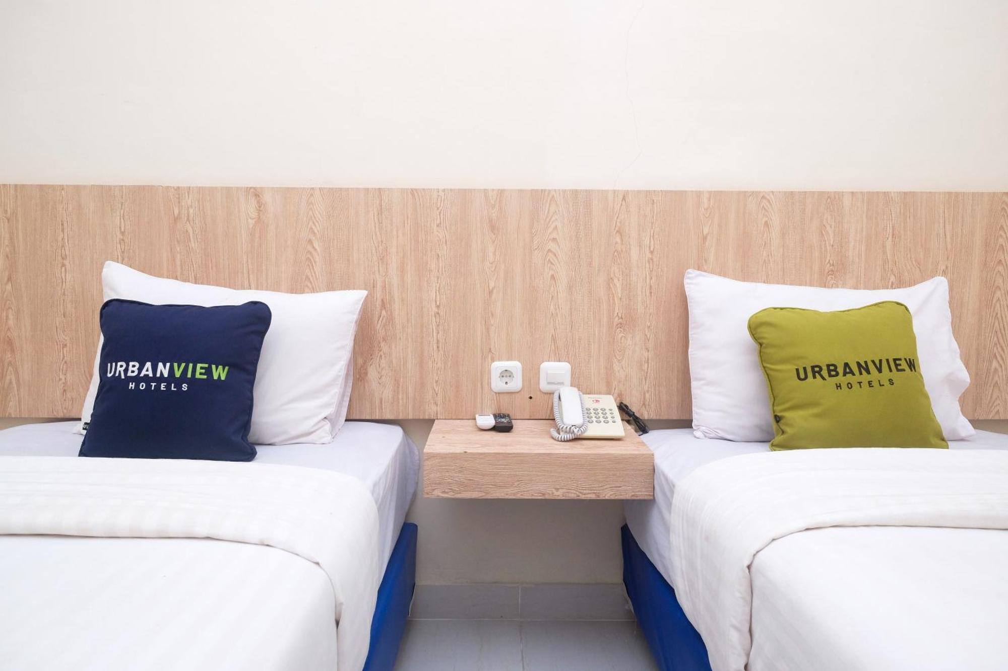 Urbanview Hotel Dj Inn Tegal Bagian luar foto