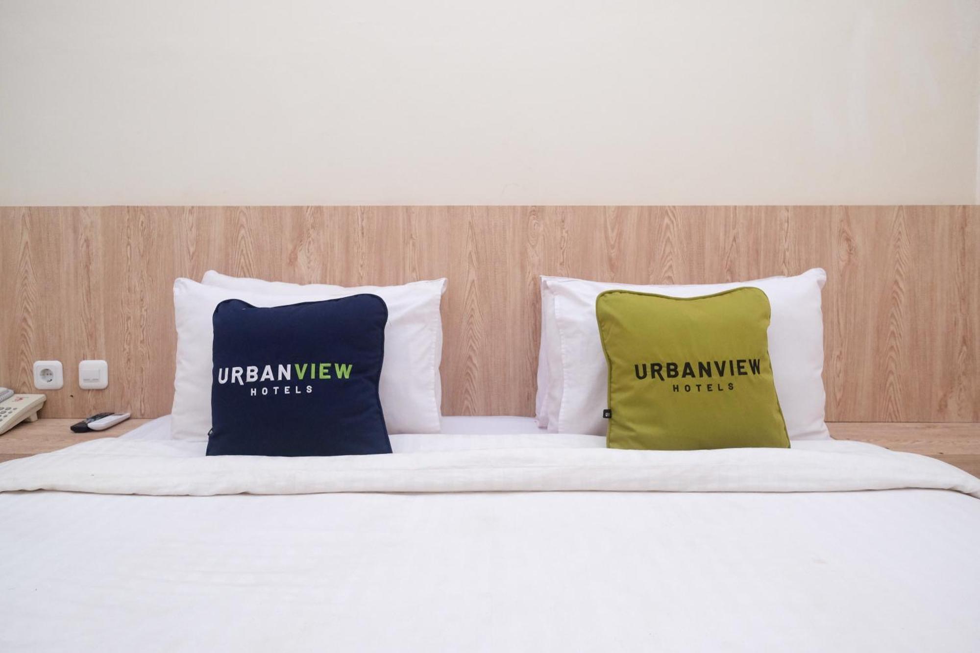 Urbanview Hotel Dj Inn Tegal Bagian luar foto