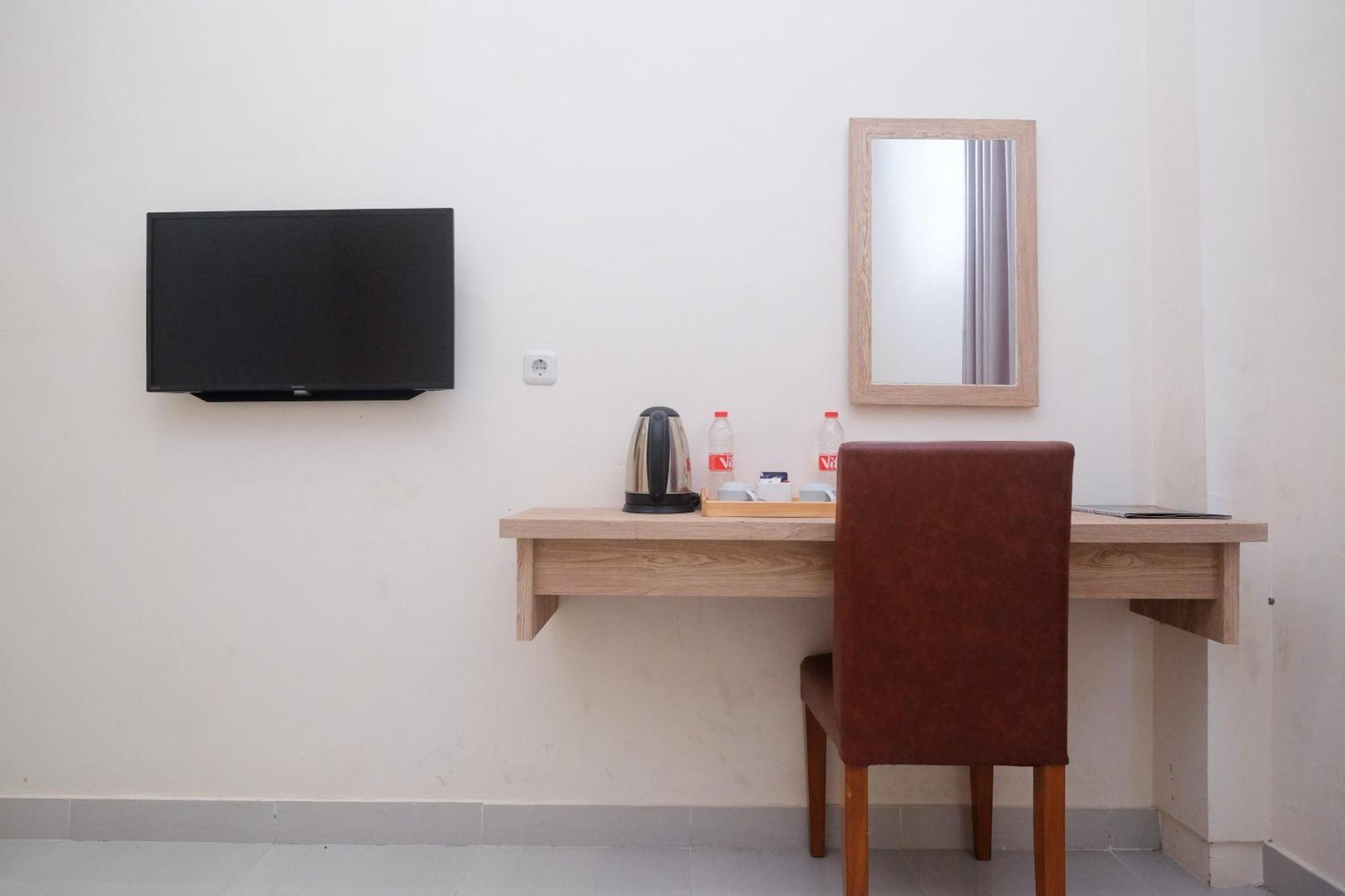 Urbanview Hotel Dj Inn Tegal Bagian luar foto