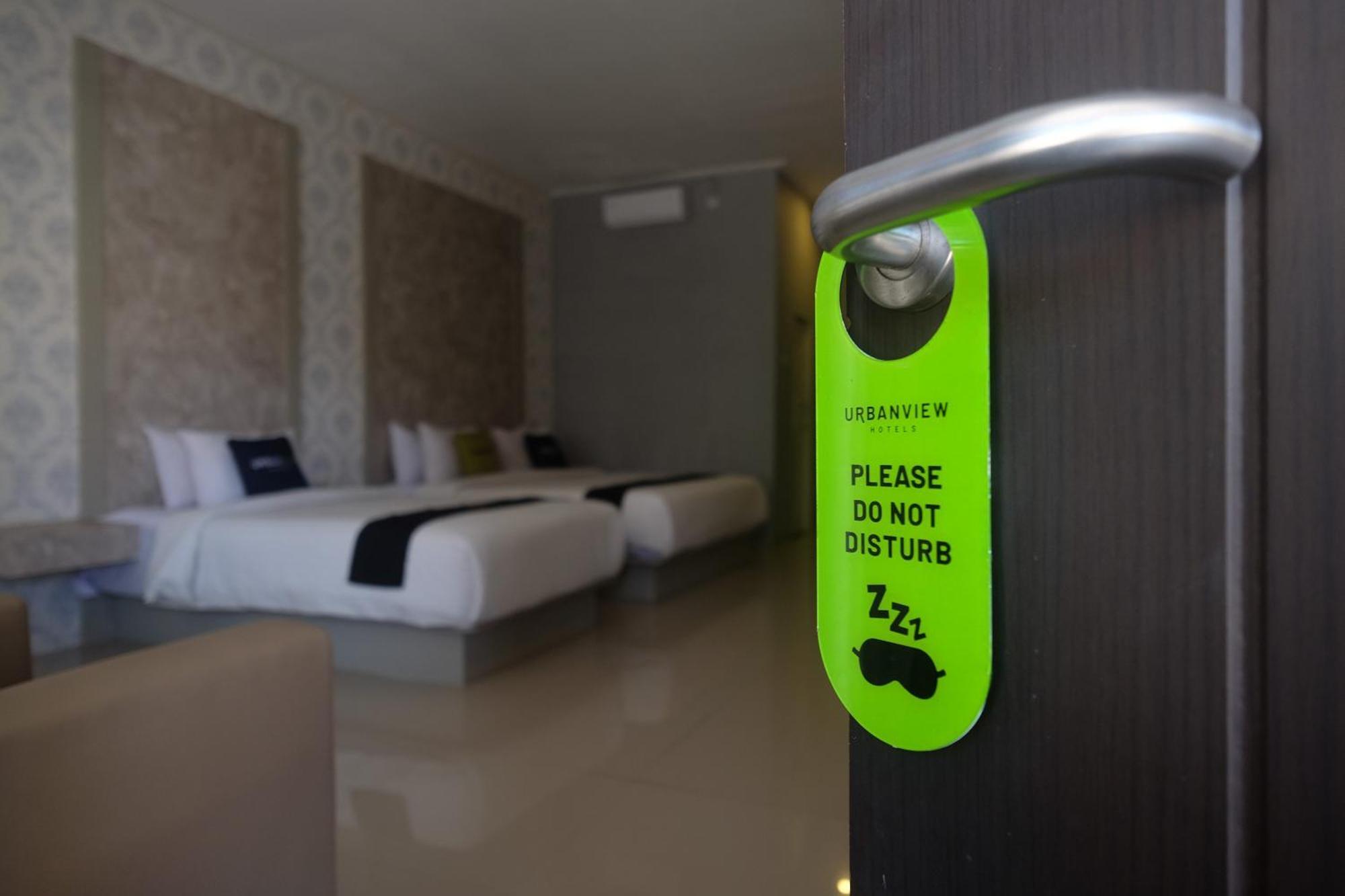 Urbanview Hotel Dj Inn Tegal Bagian luar foto