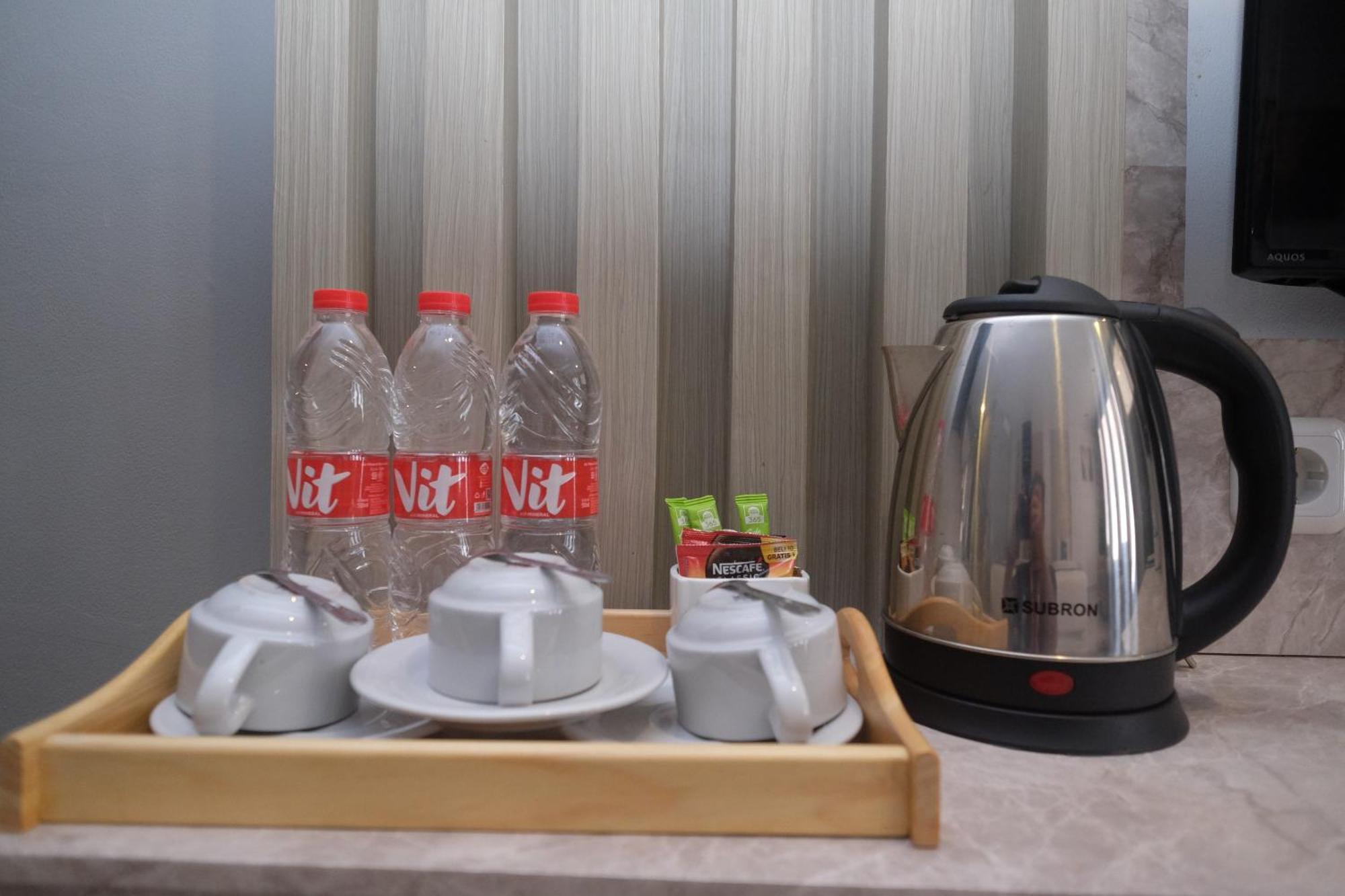 Urbanview Hotel Dj Inn Tegal Bagian luar foto