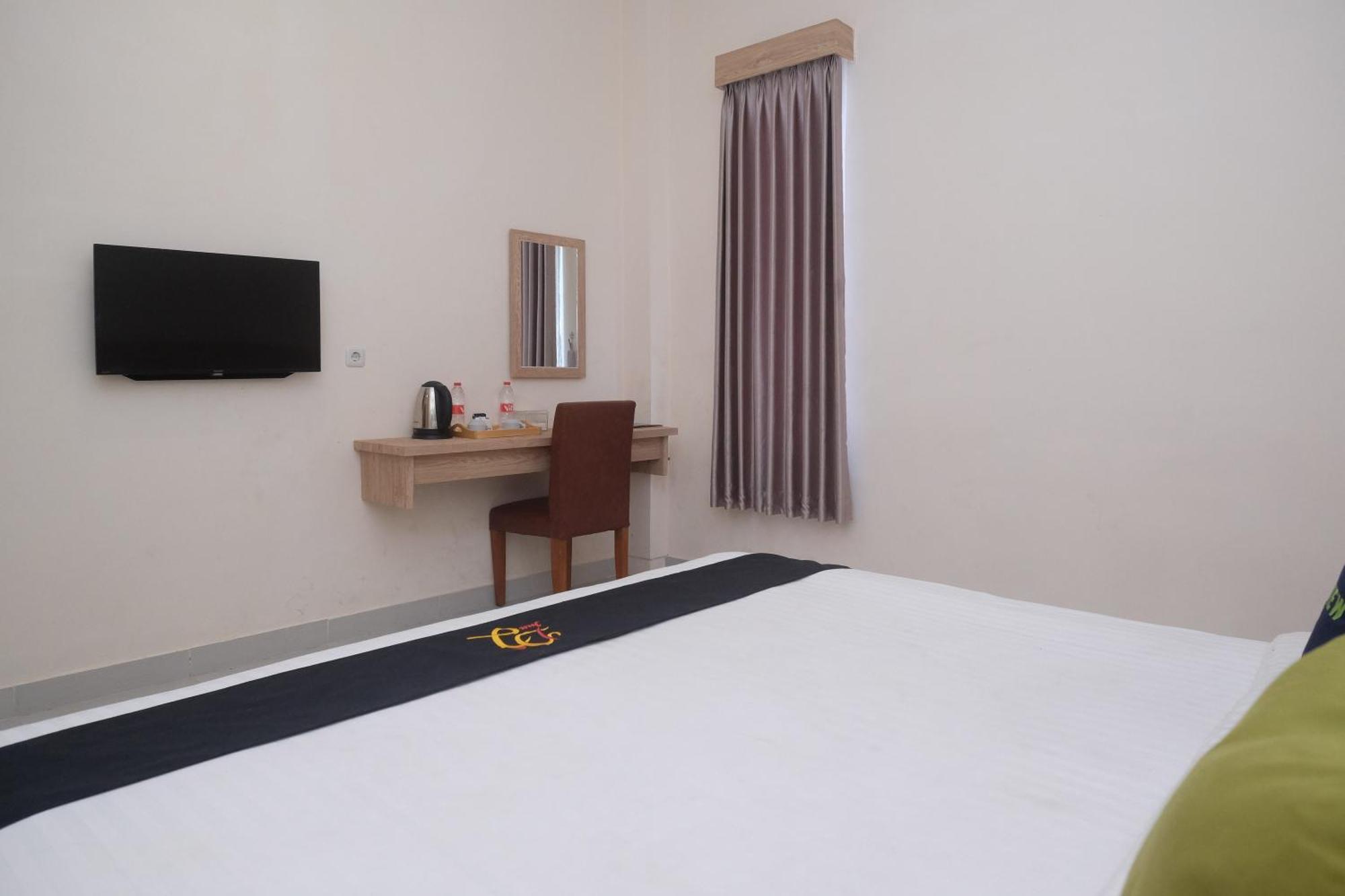 Urbanview Hotel Dj Inn Tegal Bagian luar foto