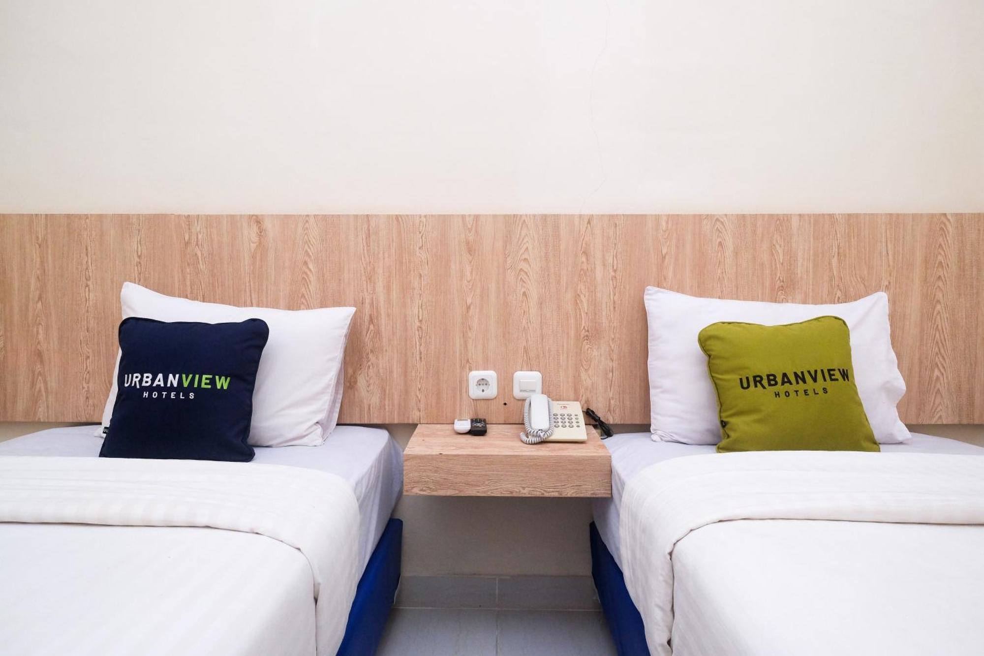 Urbanview Hotel Dj Inn Tegal Bagian luar foto