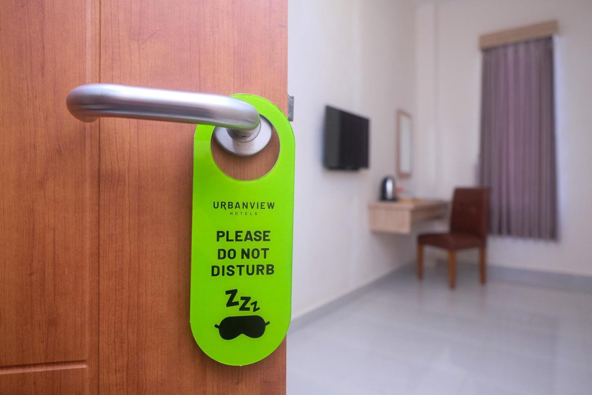 Urbanview Hotel Dj Inn Tegal Bagian luar foto