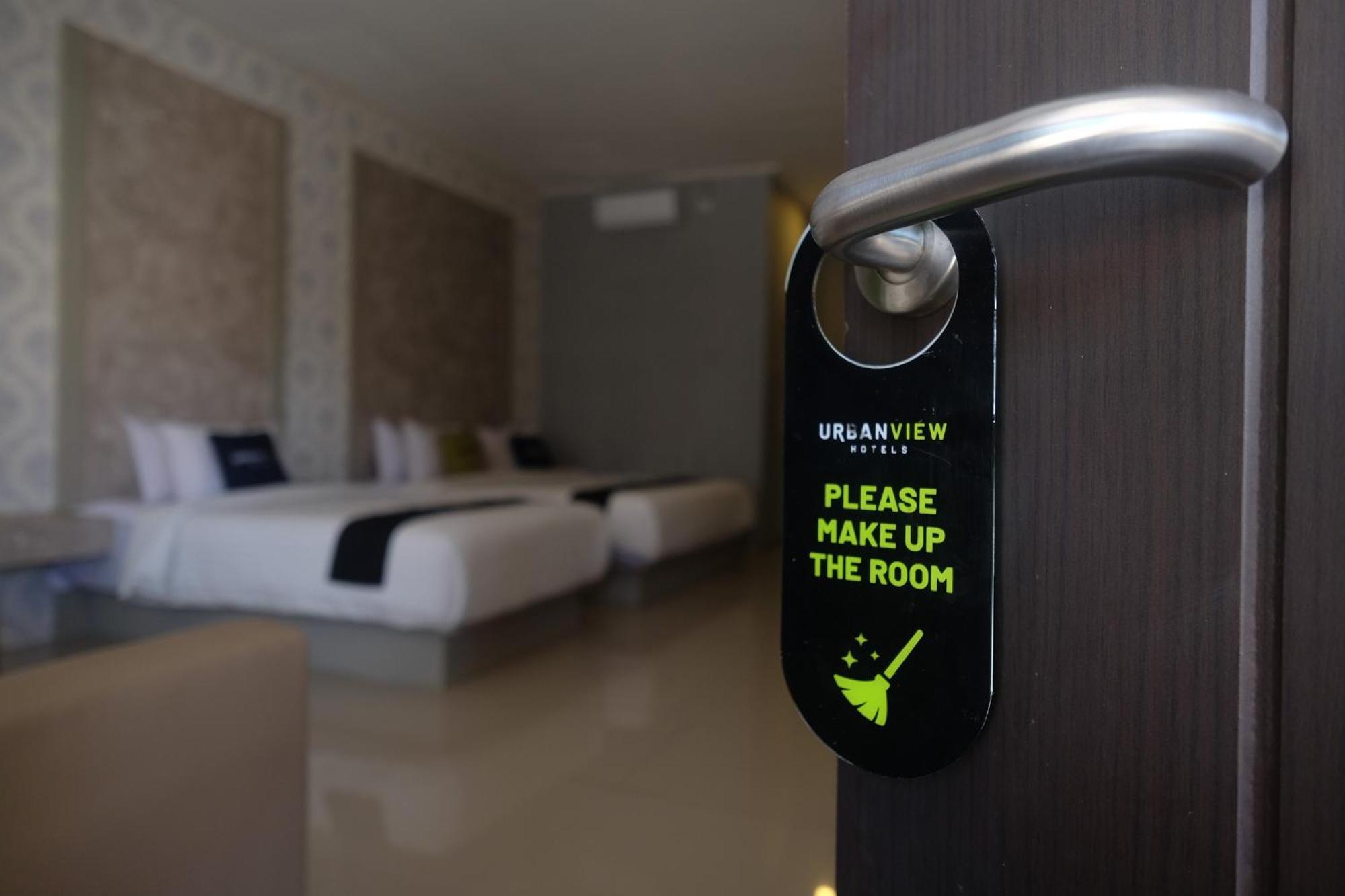 Urbanview Hotel Dj Inn Tegal Bagian luar foto