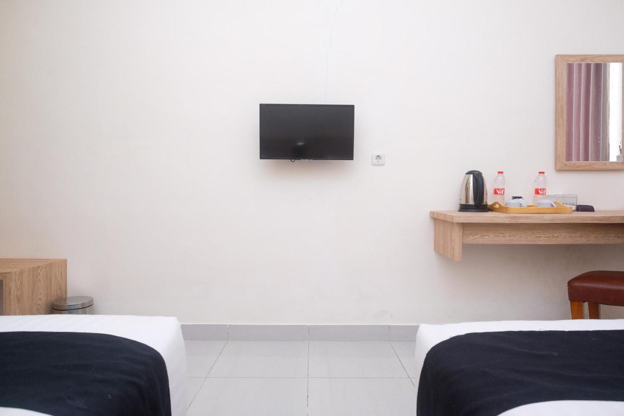 Urbanview Hotel Dj Inn Tegal Bagian luar foto