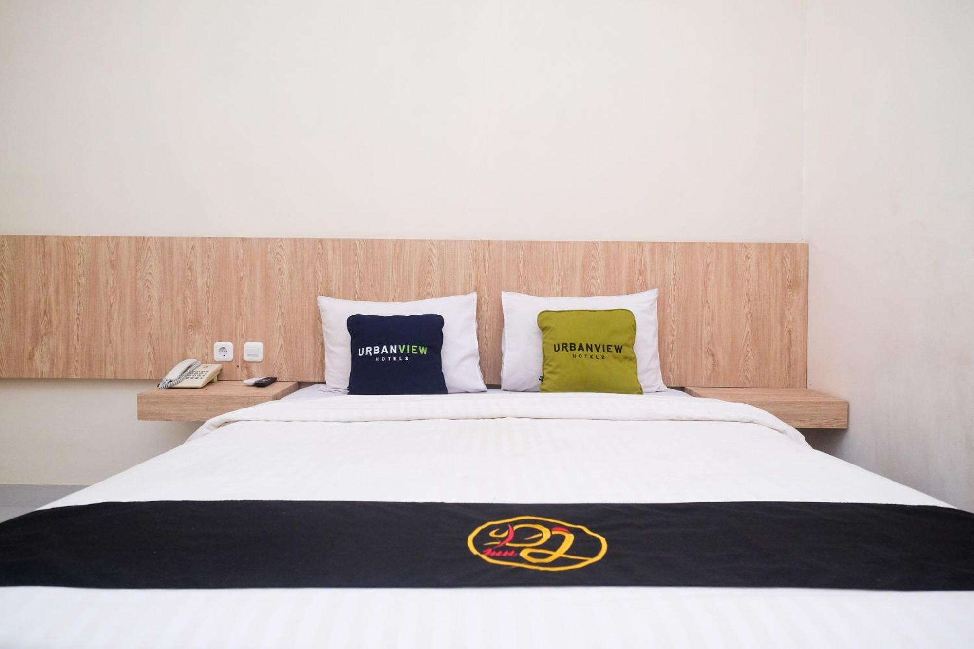 Urbanview Hotel Dj Inn Tegal Bagian luar foto