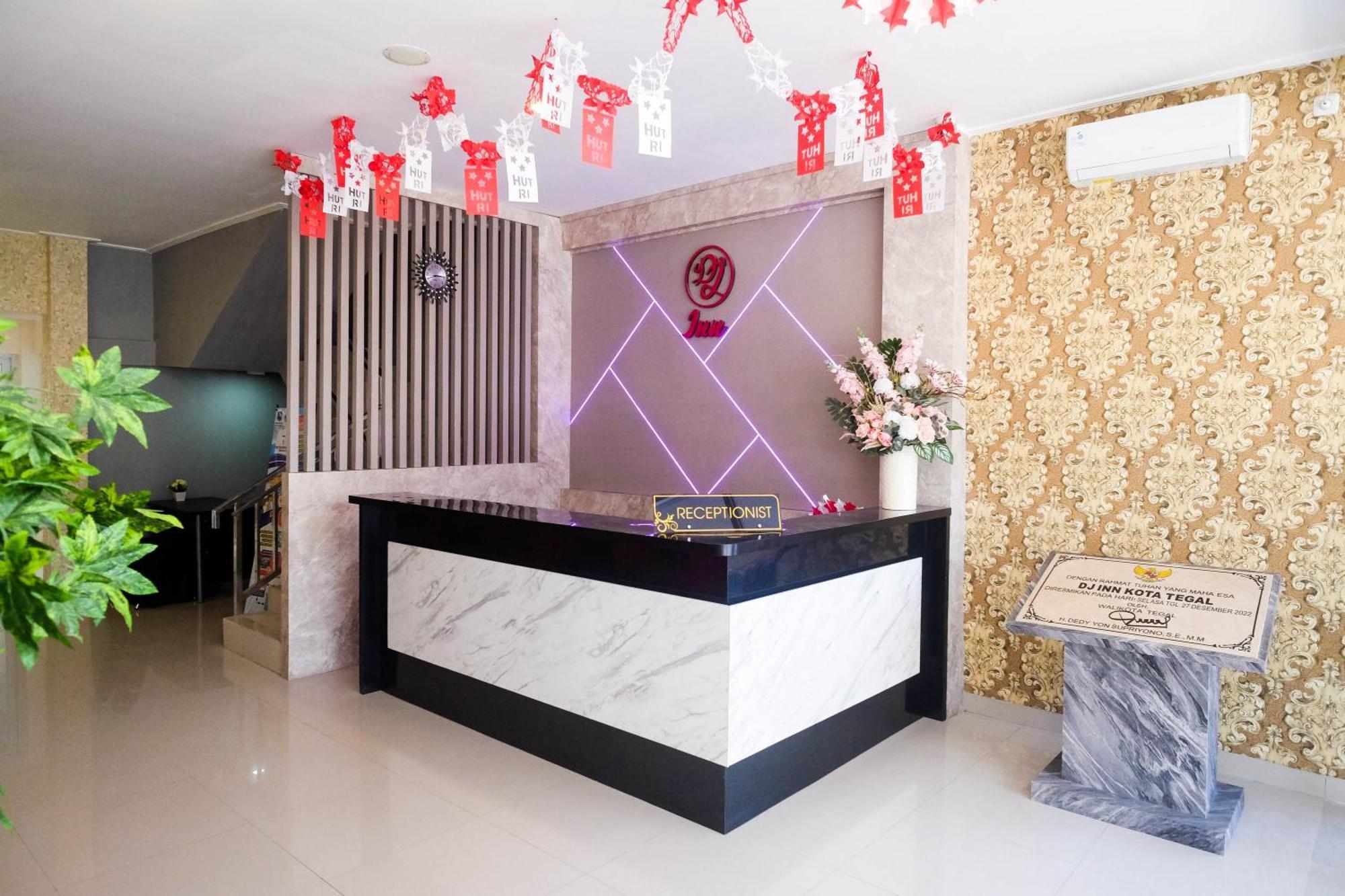 Urbanview Hotel Dj Inn Tegal Bagian luar foto
